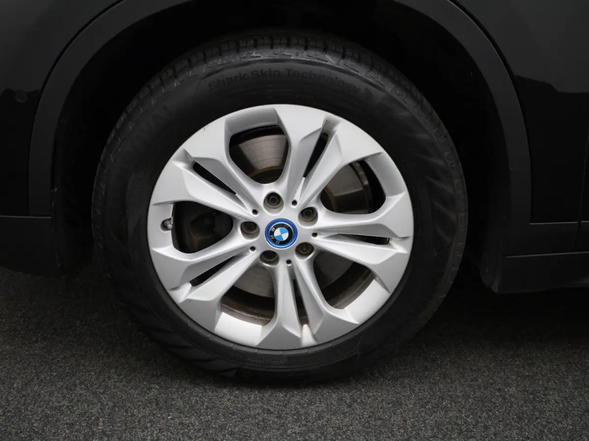 xDrive25e | WORDT VERWACHT | HEAD-UP DISPLAY | TREKHAAK | ELEKTRISCHE ACHTERKLEP | ACHTERUITRIJCAMERA | STOELVERWARMING | NAVIGATIE | BLUETOOTH | CRUISE CONTROL | LICHTMETALEN VELGEN |