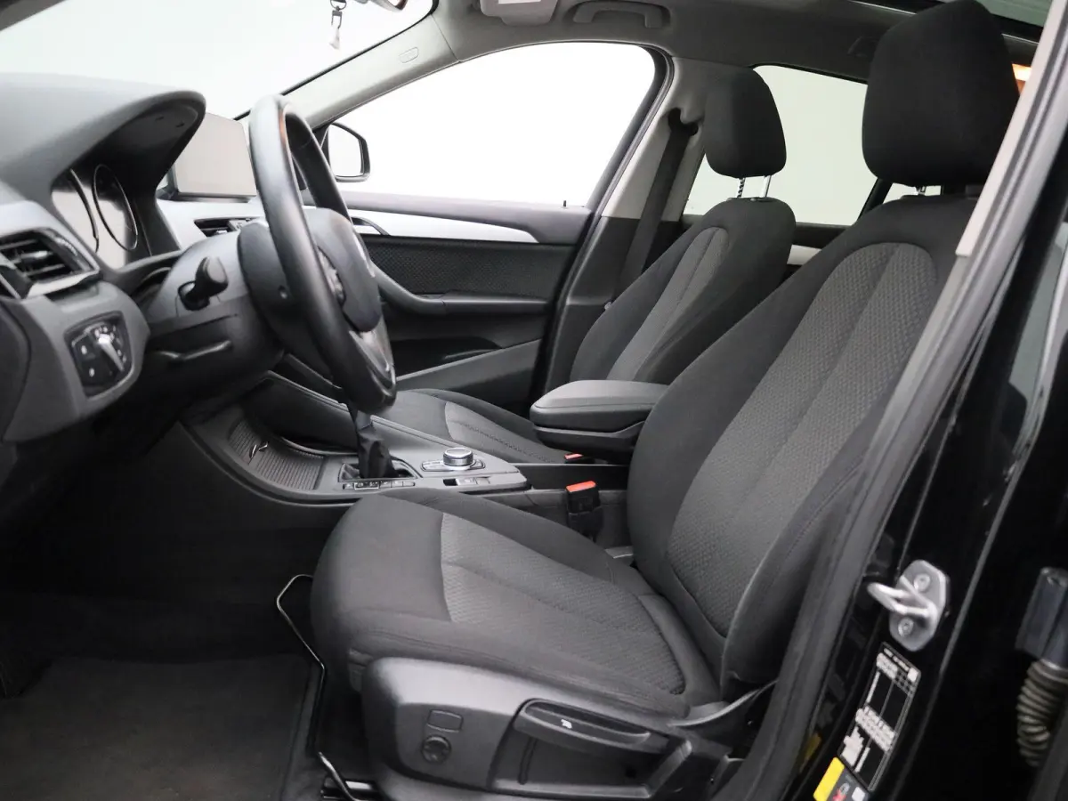 xDrive25e | WORDT VERWACHT | HEAD-UP DISPLAY | TREKHAAK | ELEKTRISCHE ACHTERKLEP | ACHTERUITRIJCAMERA | STOELVERWARMING | NAVIGATIE | BLUETOOTH | CRUISE CONTROL | LICHTMETALEN VELGEN |