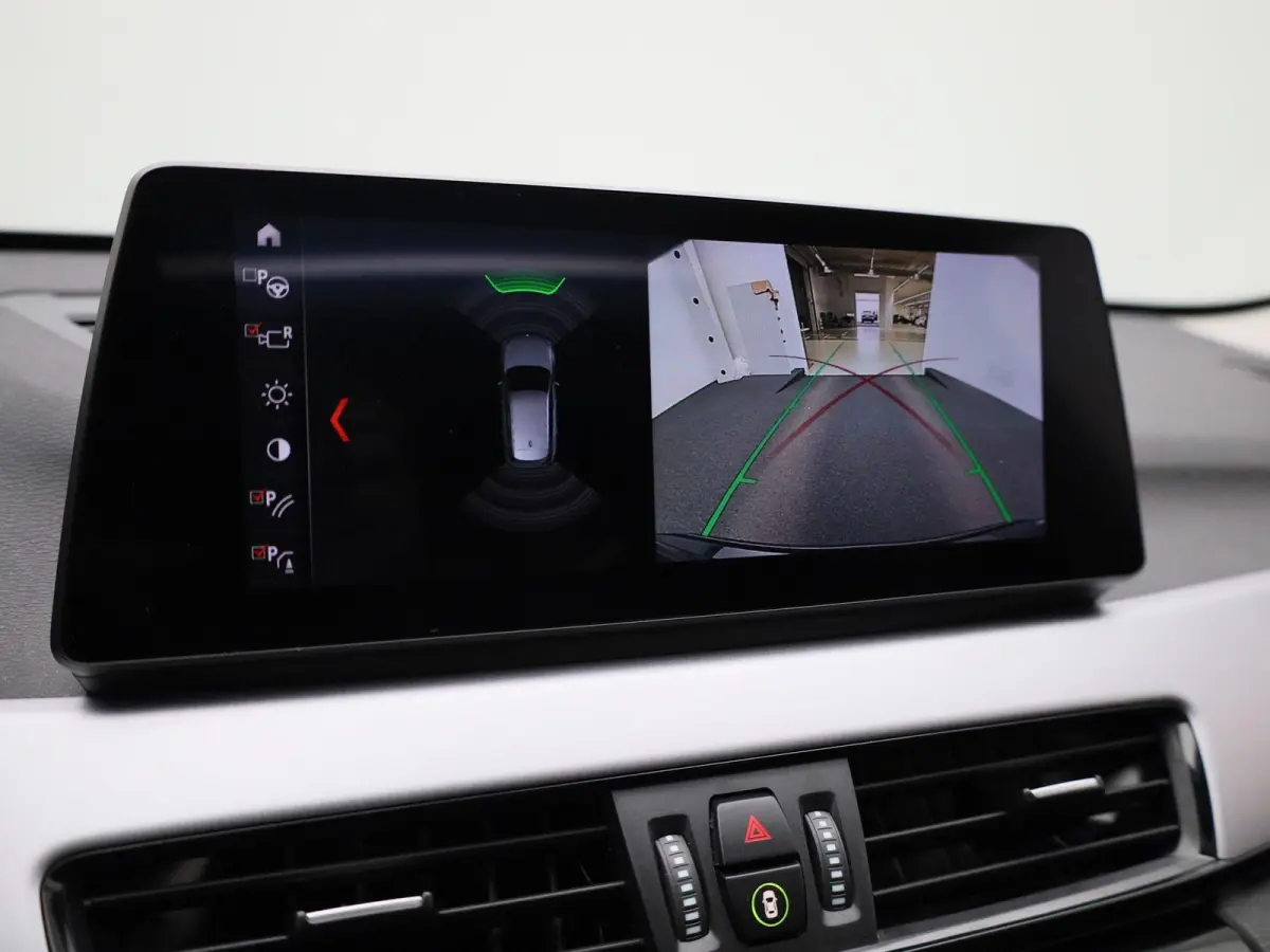 xDrive25e | WORDT VERWACHT | HEAD-UP DISPLAY | TREKHAAK | ELEKTRISCHE ACHTERKLEP | ACHTERUITRIJCAMERA | STOELVERWARMING | NAVIGATIE | BLUETOOTH | CRUISE CONTROL | LICHTMETALEN VELGEN |