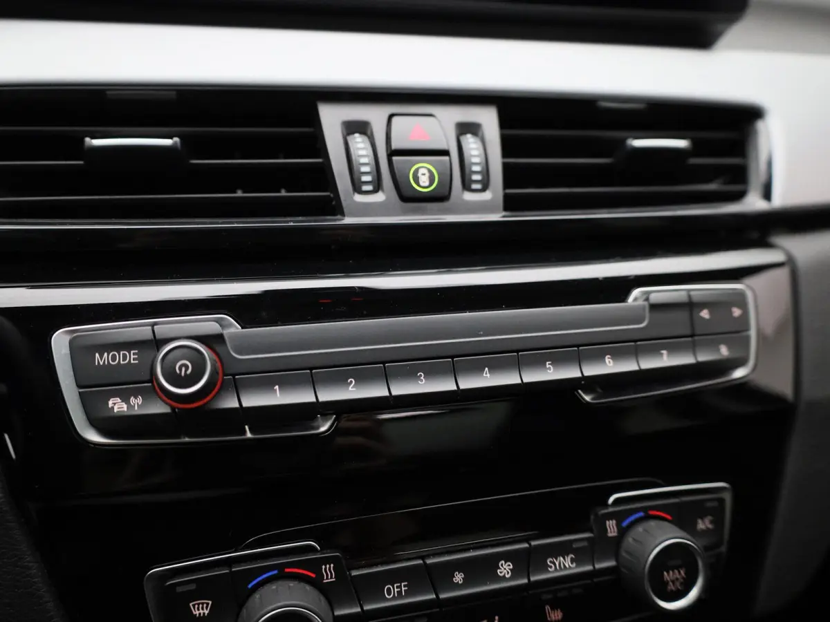 xDrive25e | WORDT VERWACHT | HEAD-UP DISPLAY | TREKHAAK | ELEKTRISCHE ACHTERKLEP | ACHTERUITRIJCAMERA | STOELVERWARMING | NAVIGATIE | BLUETOOTH | CRUISE CONTROL | LICHTMETALEN VELGEN |