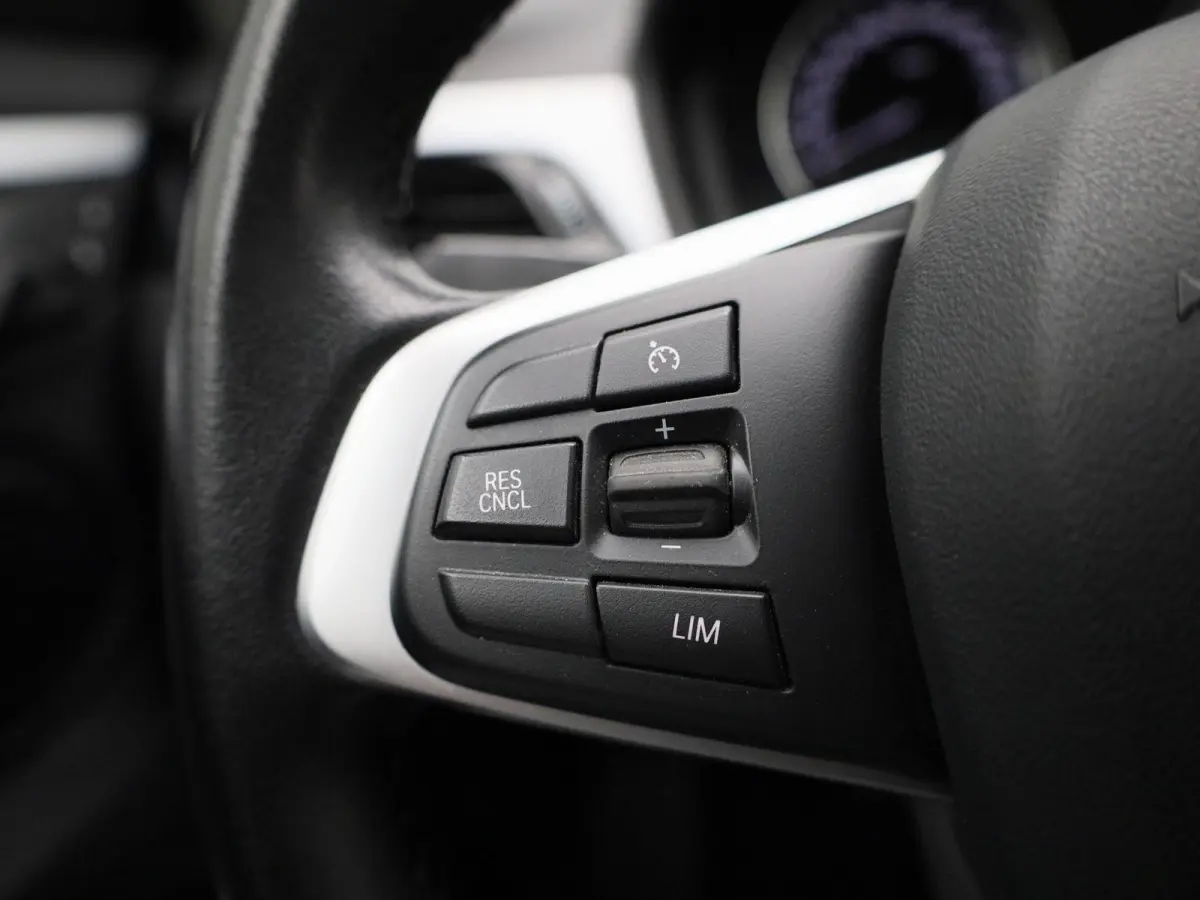 xDrive25e | WORDT VERWACHT | HEAD-UP DISPLAY | TREKHAAK | ELEKTRISCHE ACHTERKLEP | ACHTERUITRIJCAMERA | STOELVERWARMING | NAVIGATIE | BLUETOOTH | CRUISE CONTROL | LICHTMETALEN VELGEN |