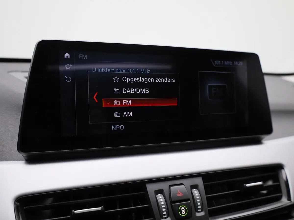 xDrive25e | WORDT VERWACHT | HEAD-UP DISPLAY | TREKHAAK | ELEKTRISCHE ACHTERKLEP | ACHTERUITRIJCAMERA | STOELVERWARMING | NAVIGATIE | BLUETOOTH | CRUISE CONTROL | LICHTMETALEN VELGEN |