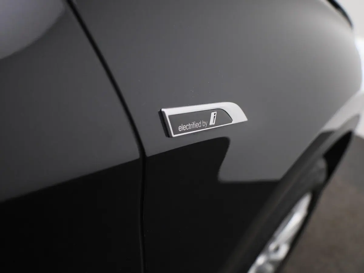 xDrive25e | WORDT VERWACHT | HEAD-UP DISPLAY | TREKHAAK | ELEKTRISCHE ACHTERKLEP | ACHTERUITRIJCAMERA | STOELVERWARMING | NAVIGATIE | BLUETOOTH | CRUISE CONTROL | LICHTMETALEN VELGEN |
