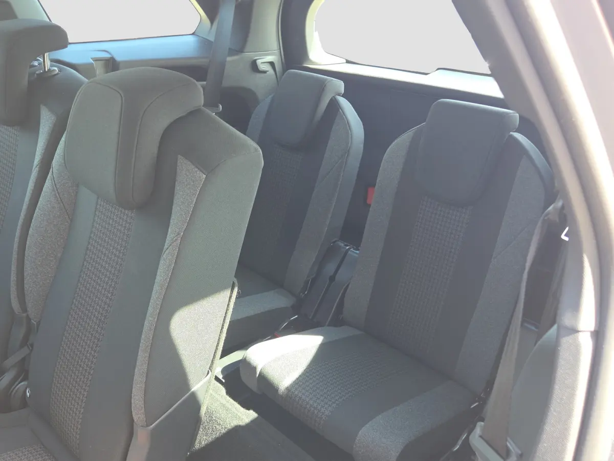 1.2 PureTech Active Pack Business Parkeersensoren | Distributie vervangen | Full map navigatie | Climate control | 7 persoons |