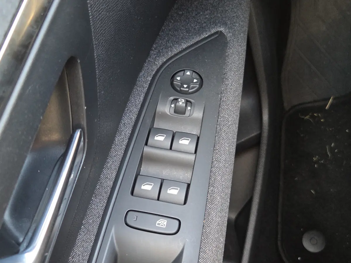 1.2 PureTech Active Pack Business Parkeersensoren | Distributie vervangen | Full map navigatie | Climate control | 7 persoons |