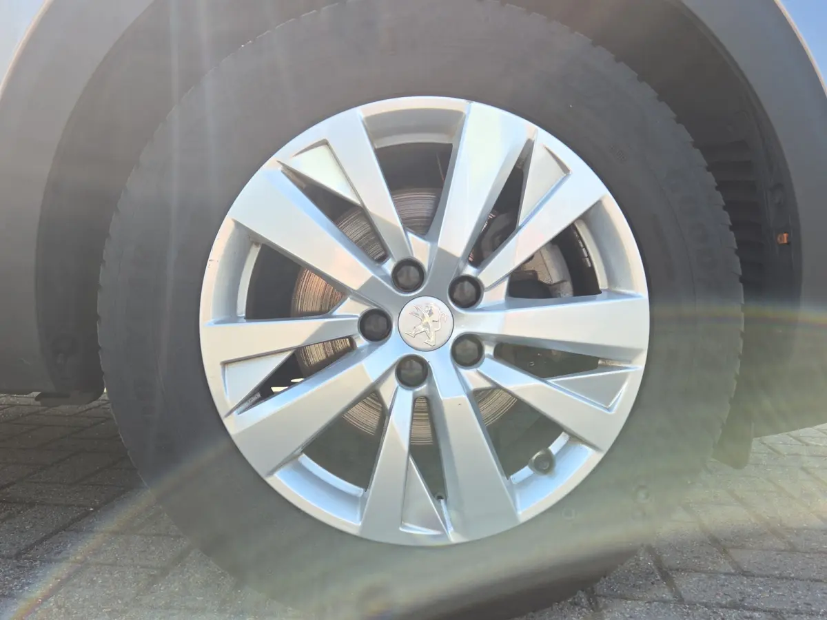 1.2 PureTech Active Pack Business Parkeersensoren | Distributie vervangen | Full map navigatie | Climate control | 7 persoons |