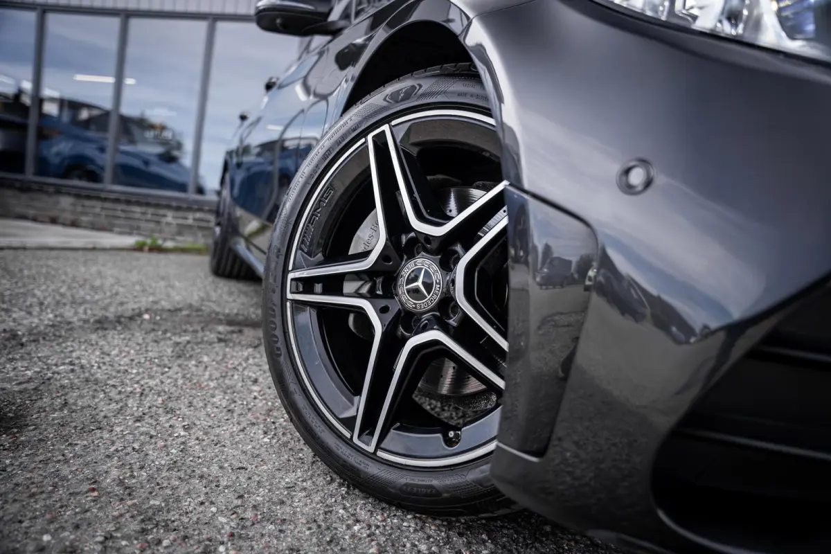 180 AMG Org.NL|Pano-dak|360°|Trekhaak|Carplay|Dealeronderhouden
