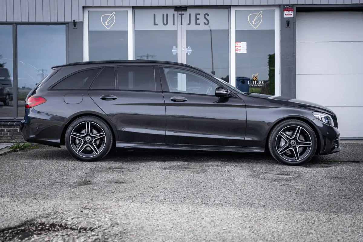 180 AMG Org.NL|Pano-dak|360°|Trekhaak|Carplay|Dealeronderhouden
