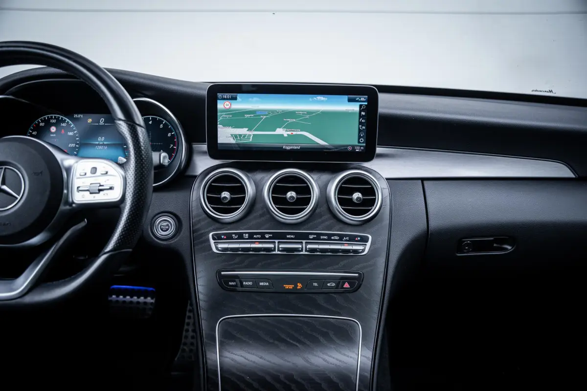 180 AMG Org.NL|Pano-dak|360°|Trekhaak|Carplay|Dealeronderhouden