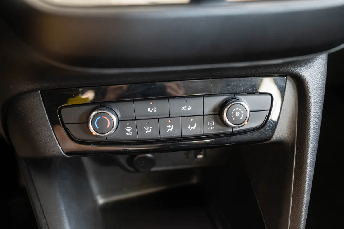1.2 Edition | Parkeersensoren | Apple Carplay & Android Auto | Lichtmetalen velgen | USB | Bluetooth |