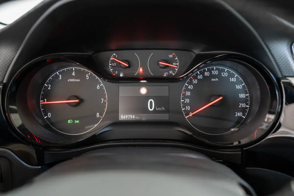 1.2 Edition | Parkeersensoren | Apple Carplay & Android Auto | Lichtmetalen velgen | USB | Bluetooth |