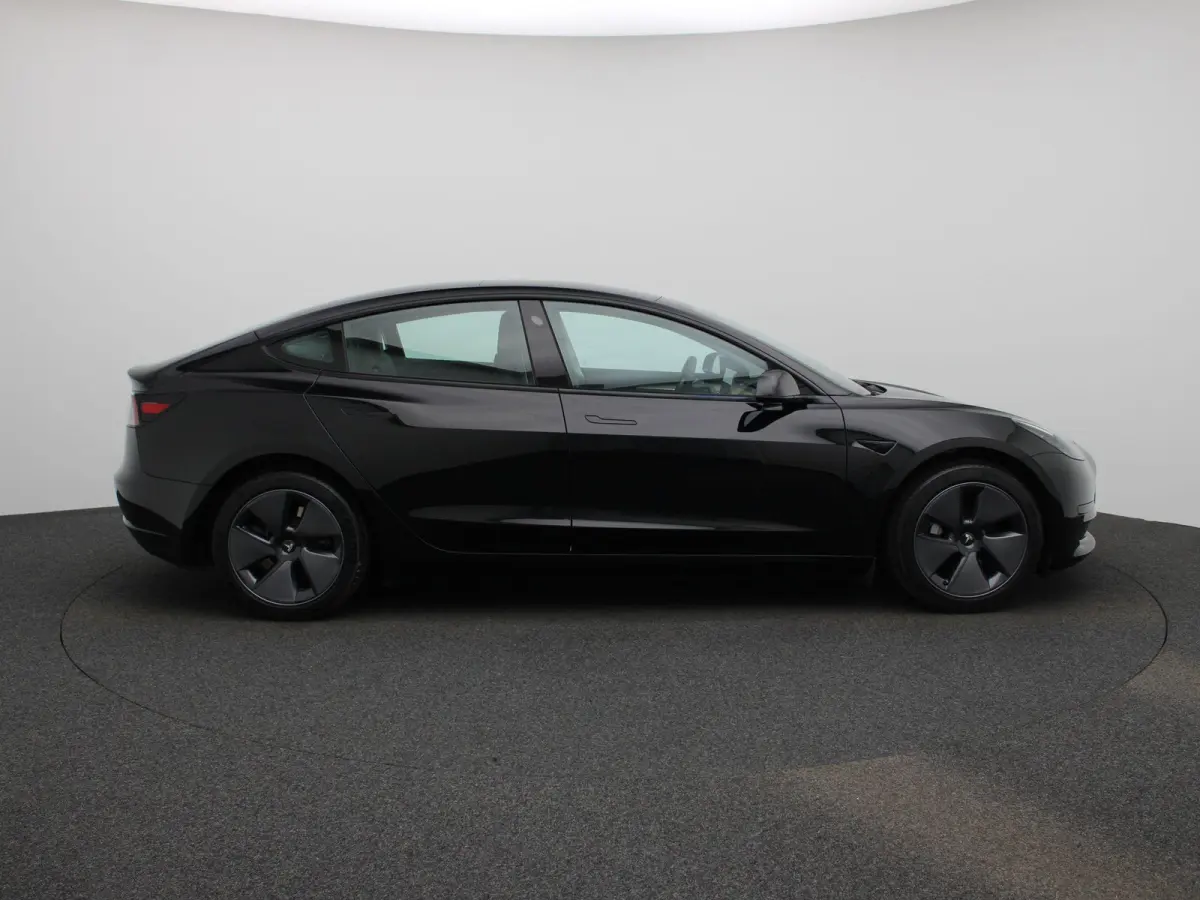 Standard RWD Plus 60 kWh | PANORAMADAK | ACHTERUITRIJCAMERA | ELEKTRISCH VERSTELBARE VOORSTOELEN | LED VERLICHTING | ELEKTRISCHE ACHTERKLEP | NAVIGATIE |