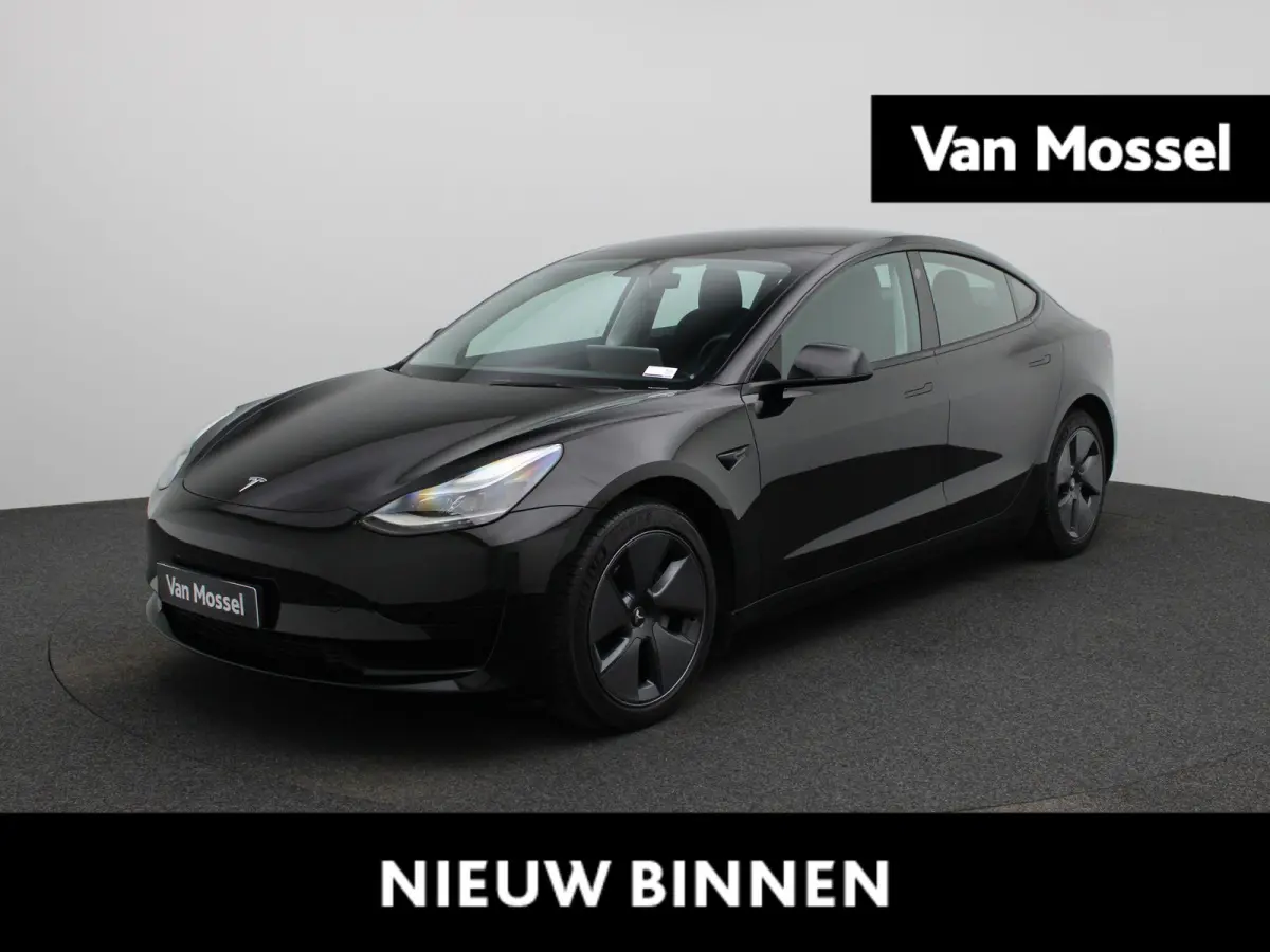 Standard RWD Plus 60 kWh | PANORAMADAK | ACHTERUITRIJCAMERA | ELEKTRISCH VERSTELBARE VOORSTOELEN | LED VERLICHTING | ELEKTRISCHE ACHTERKLEP | NAVIGATIE |