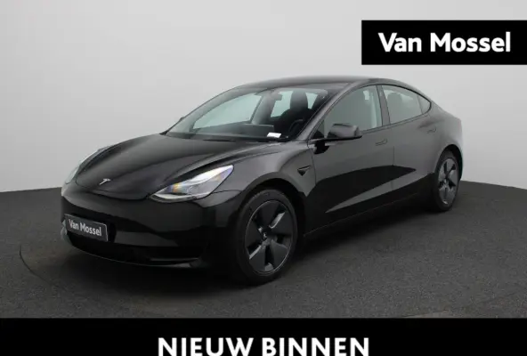 Standard RWD Plus 60 kWh | PANORAMADAK | ACHTERUITRIJCAMERA | ELEKTRISCH VERSTELBARE VOORSTOELEN | LED VERLICHTING | ELEKTRISCHE ACHTERKLEP | NAVIGATIE |