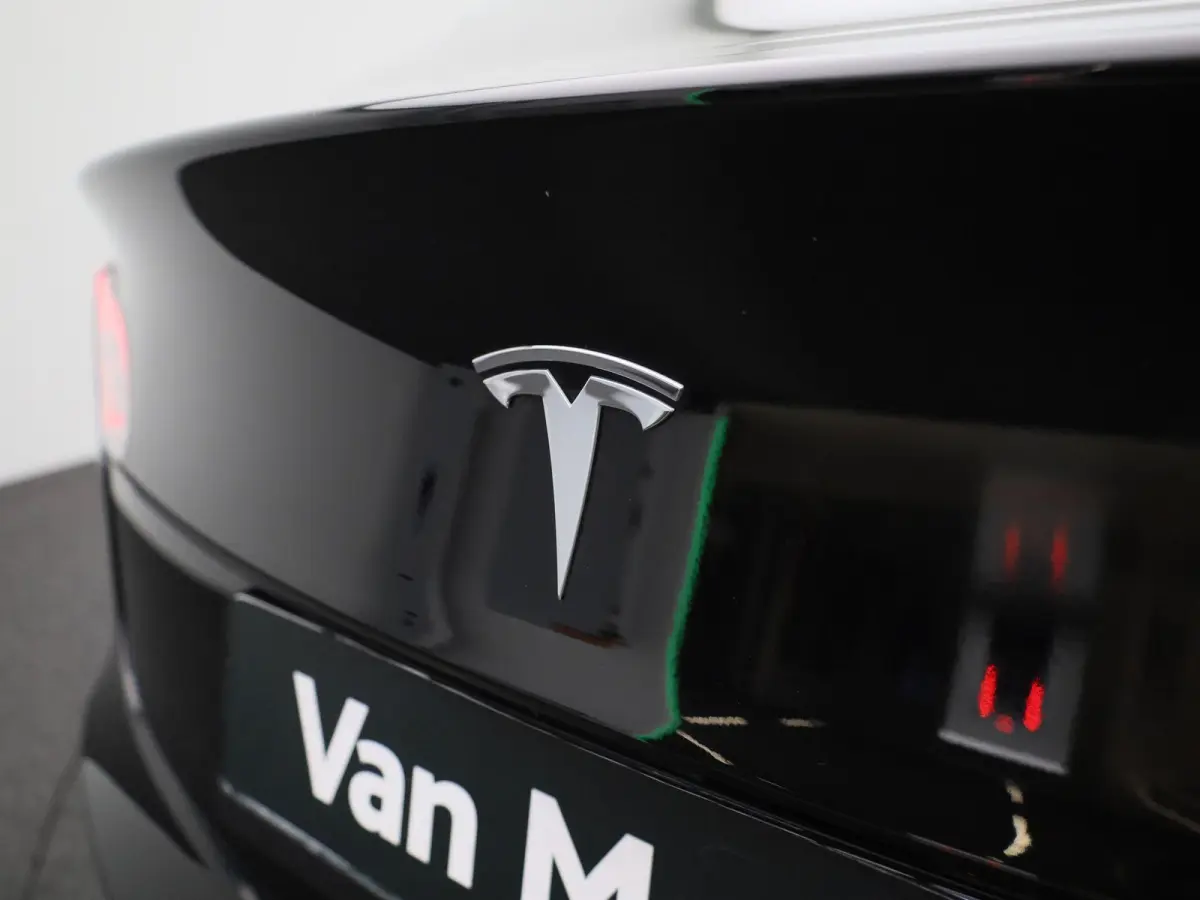 Standard RWD Plus 60 kWh | PANORAMADAK | ACHTERUITRIJCAMERA | ELEKTRISCH VERSTELBARE VOORSTOELEN | LED VERLICHTING | ELEKTRISCHE ACHTERKLEP | NAVIGATIE |