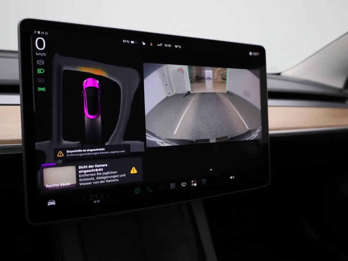 Standard RWD Plus 60 kWh | PANORAMADAK | ACHTERUITRIJCAMERA | ELEKTRISCH VERSTELBARE VOORSTOELEN | LED VERLICHTING | ELEKTRISCHE ACHTERKLEP | NAVIGATIE |