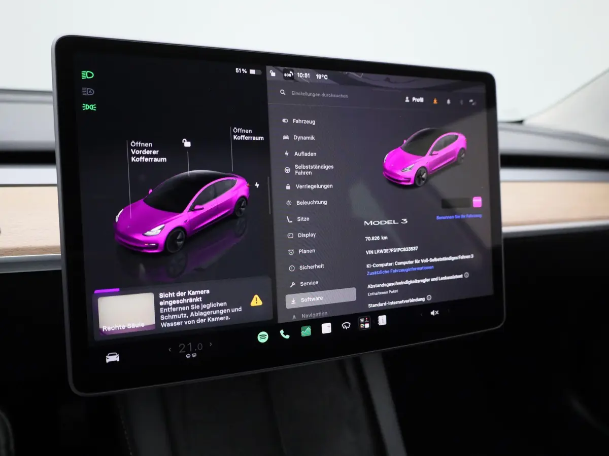 Standard RWD Plus 60 kWh | PANORAMADAK | ACHTERUITRIJCAMERA | ELEKTRISCH VERSTELBARE VOORSTOELEN | LED VERLICHTING | ELEKTRISCHE ACHTERKLEP | NAVIGATIE |