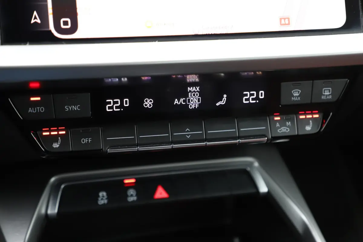 30 TFSI S edition Automaat 19 inch ABT Velgen RS Zetels Rode Stiksels Navigatie Carplay Adaptive Cruise Rijstrooksensor Parkeersensor 2X S-Line