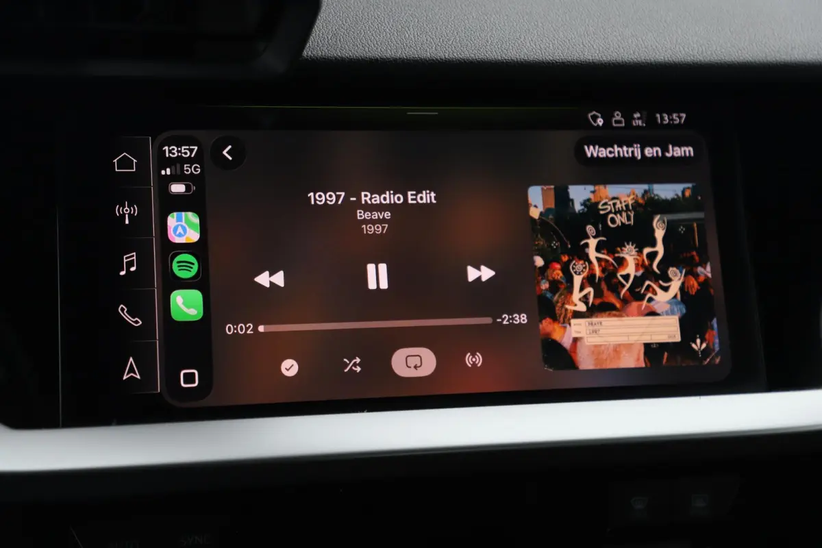 30 TFSI S edition Automaat 19 inch ABT Velgen RS Zetels Rode Stiksels Navigatie Carplay Adaptive Cruise Rijstrooksensor Parkeersensor 2X S-Line
