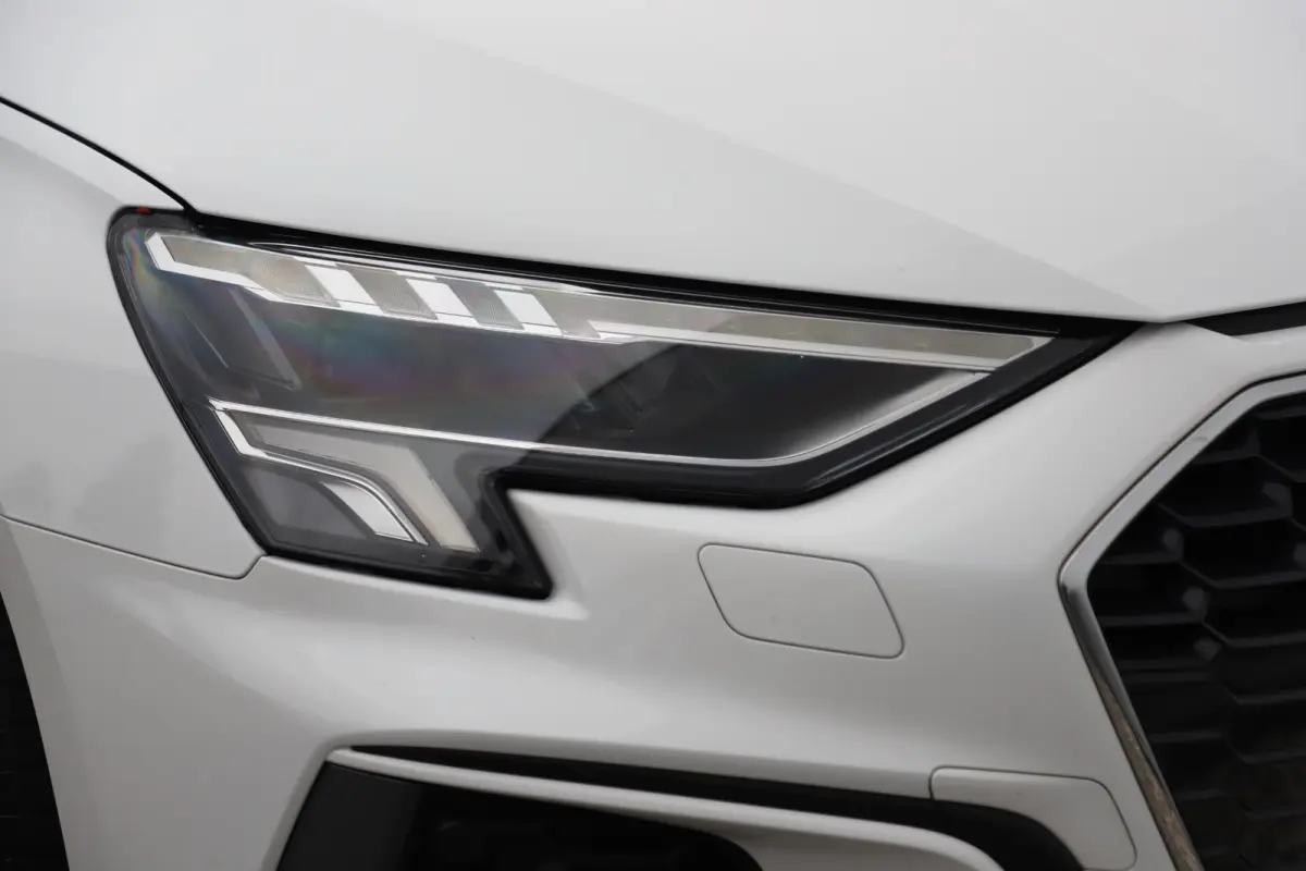 30 TFSI S edition Automaat 19 inch ABT Velgen RS Zetels Rode Stiksels Navigatie Carplay Adaptive Cruise Rijstrooksensor Parkeersensor 2X S-Line