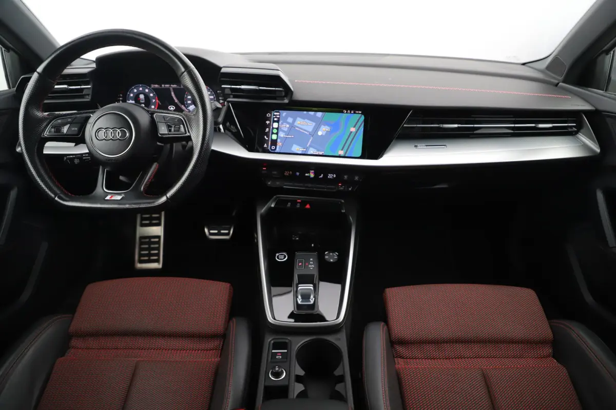 30 TFSI S edition Automaat 19 inch ABT Velgen RS Zetels Rode Stiksels Navigatie Carplay Adaptive Cruise Rijstrooksensor Parkeersensor 2X S-Line