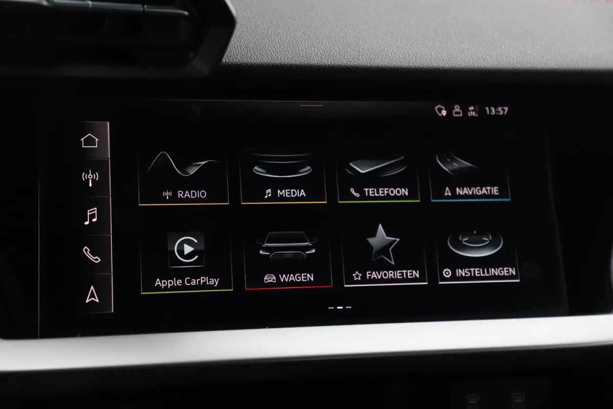 30 TFSI S edition Automaat 19 inch ABT Velgen RS Zetels Rode Stiksels Navigatie Carplay Adaptive Cruise Rijstrooksensor Parkeersensor 2X S-Line