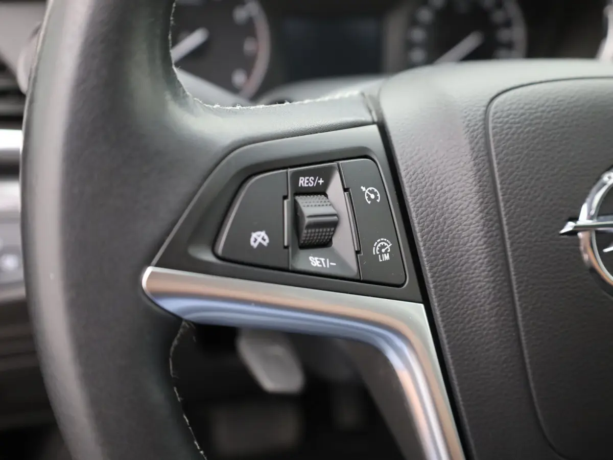 1.4 Turbo Aut. Innovation | Trekhaak | Camera | Keyless | Schuif/kantel dak | Allseason banden | Prijs Rijklaar!!