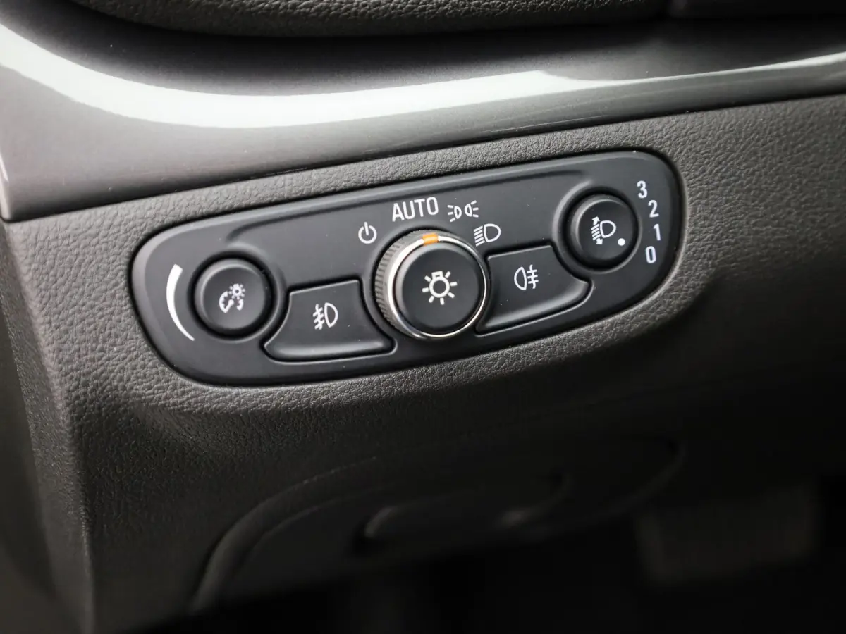 1.4 Turbo Aut. Innovation | Trekhaak | Camera | Keyless | Schuif/kantel dak | Allseason banden | Prijs Rijklaar!!