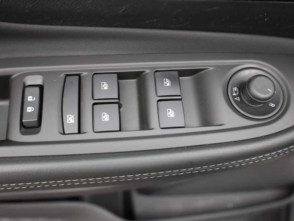1.4 Turbo Aut. Innovation | Trekhaak | Camera | Keyless | Schuif/kantel dak | Allseason banden | Prijs Rijklaar!!