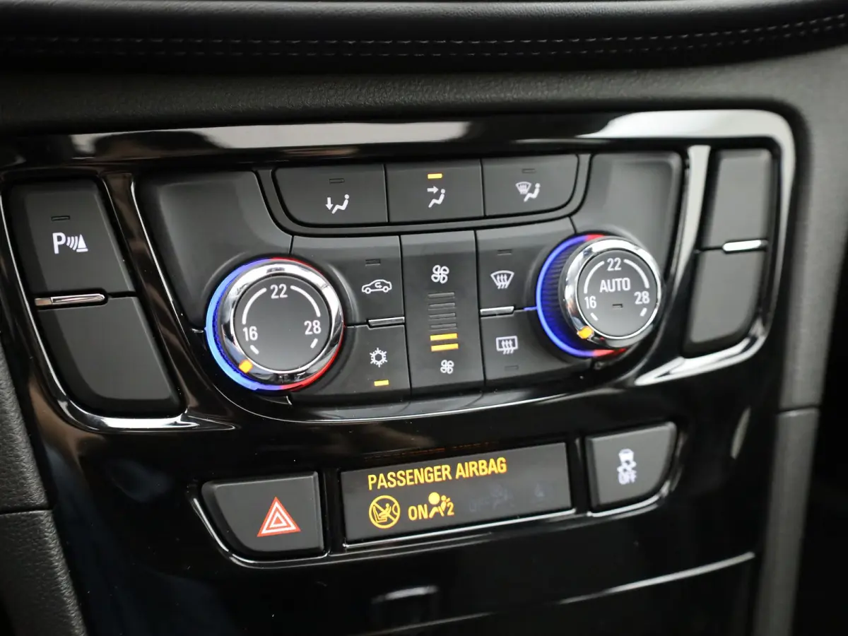 1.4 Turbo Aut. Innovation | Trekhaak | Camera | Keyless | Schuif/kantel dak | Allseason banden | Prijs Rijklaar!!