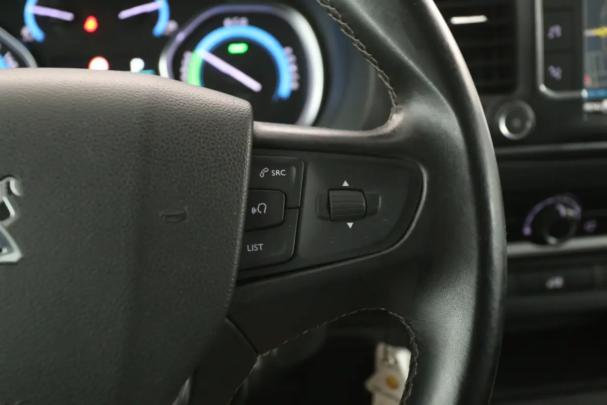 50 kWh L3H1 | Snelladen | SOH 92% | Airco | Cruise | Camera | 3 Zits | Carplay | Trekhaak | Parkeersens.