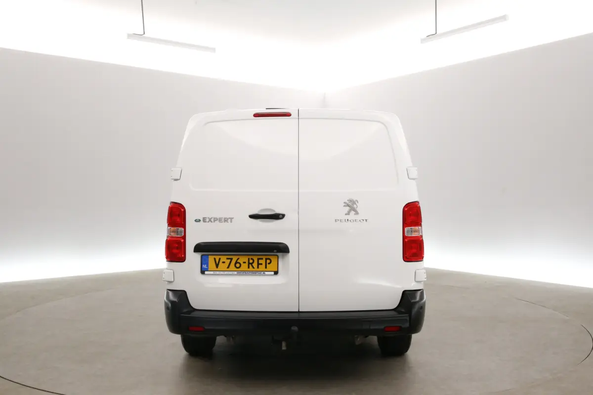50 kWh L3H1 | Snelladen | SOH 92% | Airco | Cruise | Camera | 3 Zits | Carplay | Trekhaak | Parkeersens.