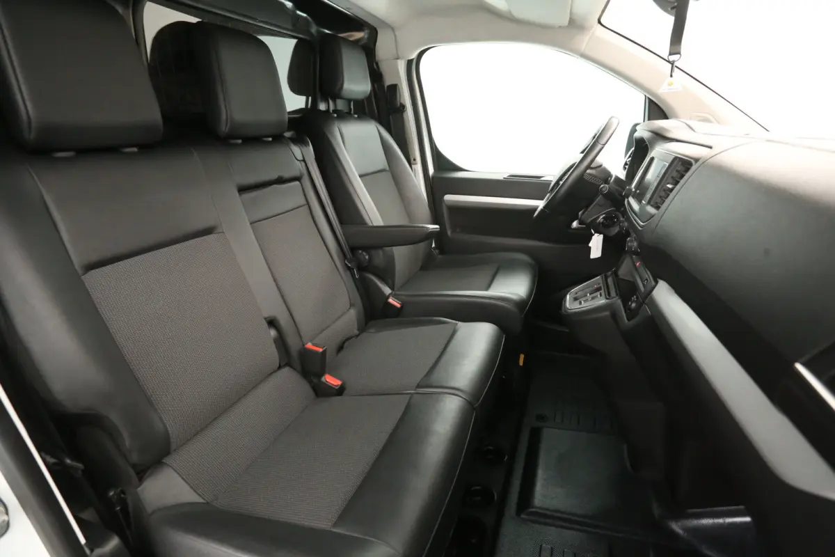 50 kWh L3H1 | Snelladen | SOH 92% | Airco | Cruise | Camera | 3 Zits | Carplay | Trekhaak | Parkeersens.