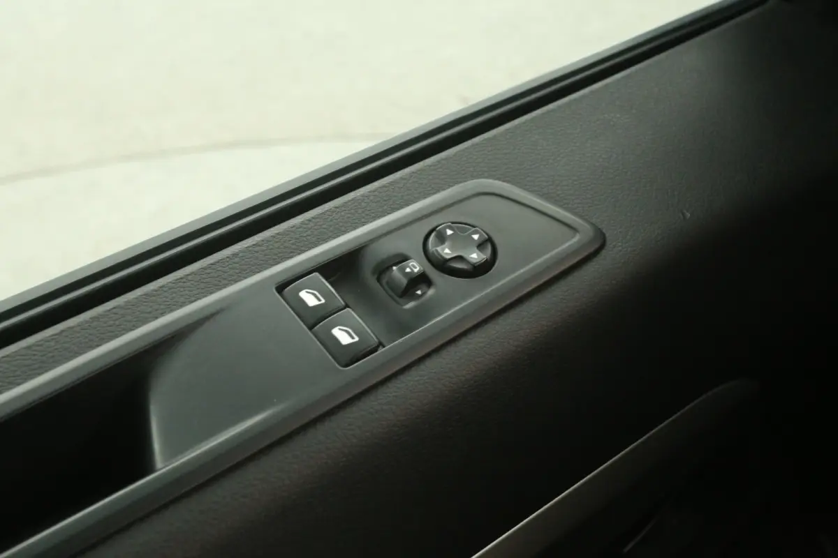 50 kWh L3H1 | Snelladen | SOH 92% | Airco | Cruise | Camera | 3 Zits | Carplay | Trekhaak | Parkeersens.