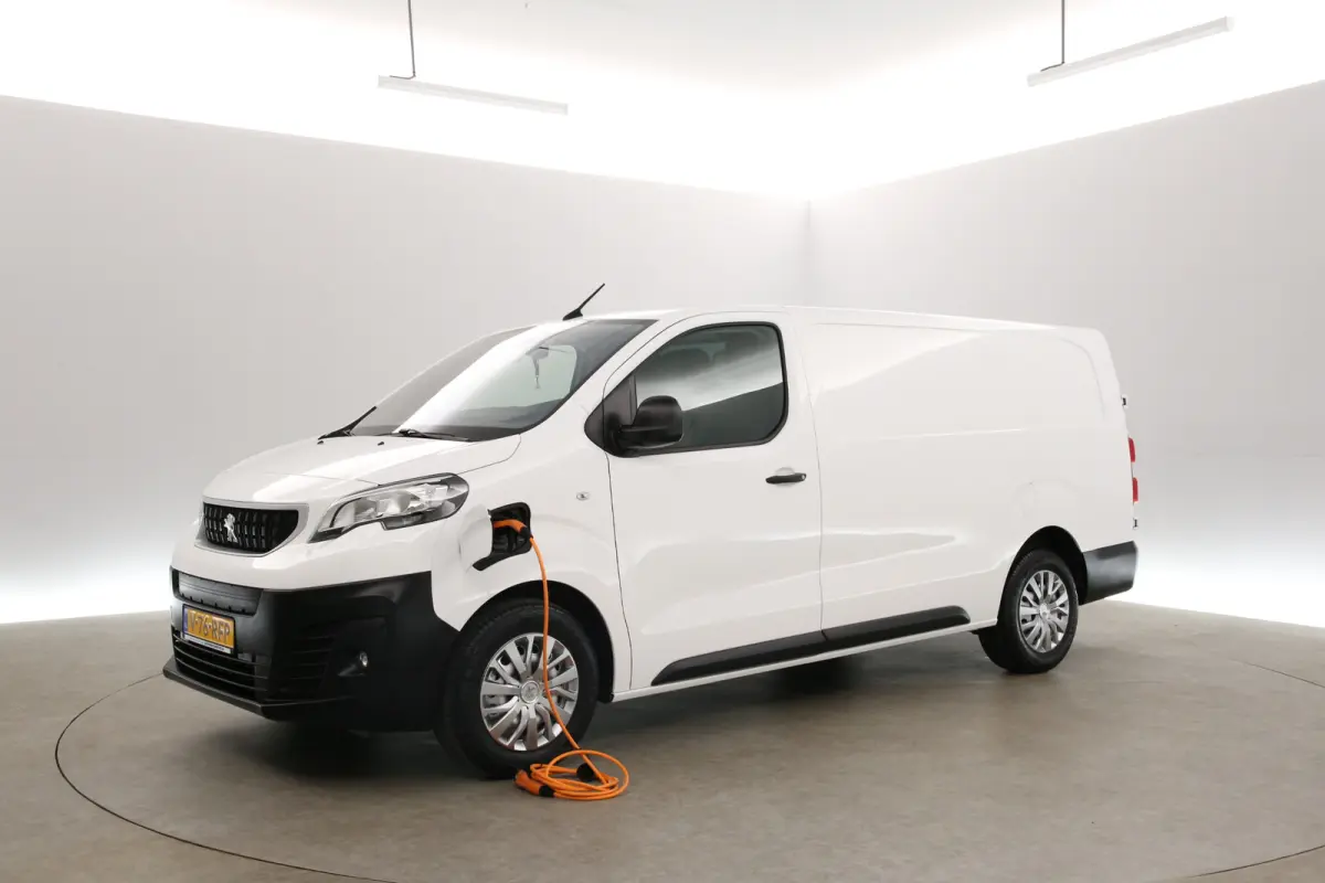50 kWh L3H1 | Snelladen | SOH 92% | Airco | Cruise | Camera | 3 Zits | Carplay | Trekhaak | Parkeersens.
