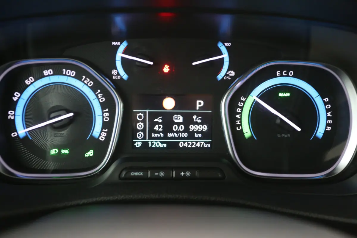50 kWh L3H1 | Snelladen | SOH 92% | Airco | Cruise | Camera | 3 Zits | Carplay | Trekhaak | Parkeersens.