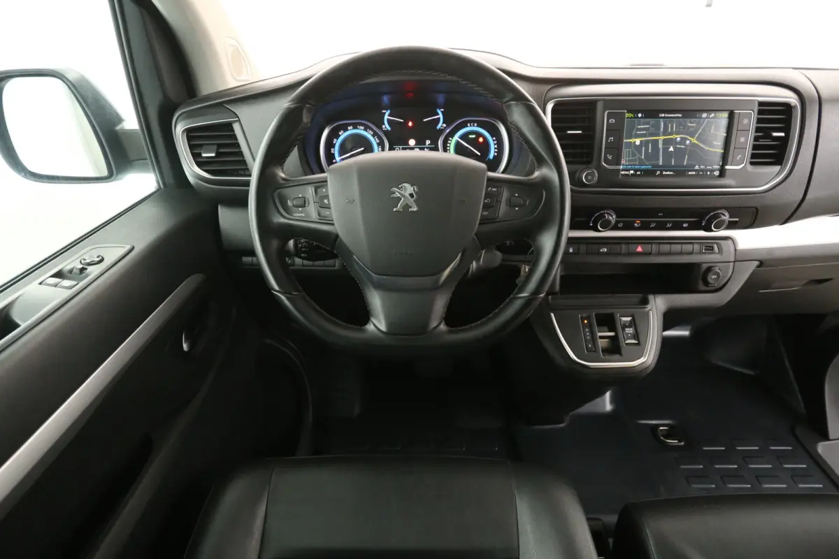 50 kWh L3H1 | Snelladen | SOH 92% | Airco | Cruise | Camera | 3 Zits | Carplay | Trekhaak | Parkeersens.