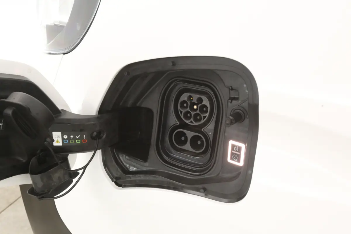 50 kWh L3H1 | Snelladen | SOH 92% | Airco | Cruise | Camera | 3 Zits | Carplay | Trekhaak | Parkeersens.