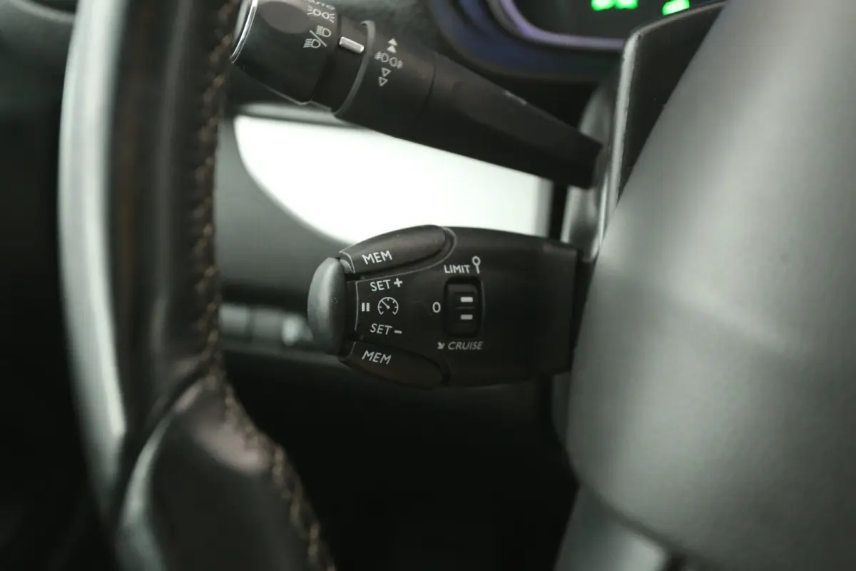 50 kWh L3H1 | Snelladen | SOH 92% | Airco | Cruise | Camera | 3 Zits | Carplay | Trekhaak | Parkeersens.