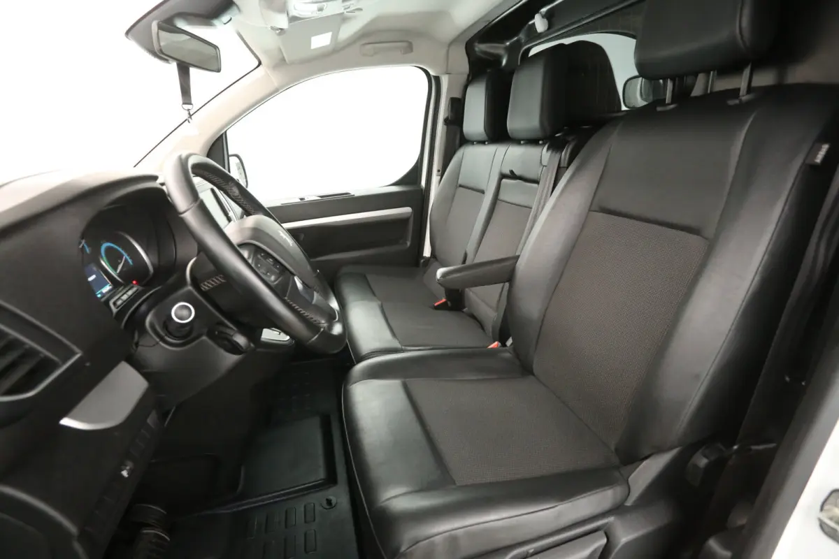 50 kWh L3H1 | Snelladen | SOH 92% | Airco | Cruise | Camera | 3 Zits | Carplay | Trekhaak | Parkeersens.
