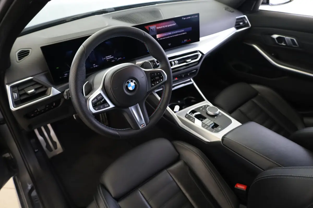 320i M Sportpakket | 19 inch | Hi-Fi | Elektrische Trekhaak | Stoelverwarming