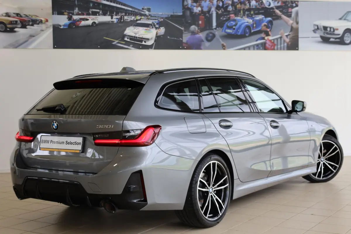 320i M Sportpakket | 19 inch | Hi-Fi | Elektrische Trekhaak | Stoelverwarming