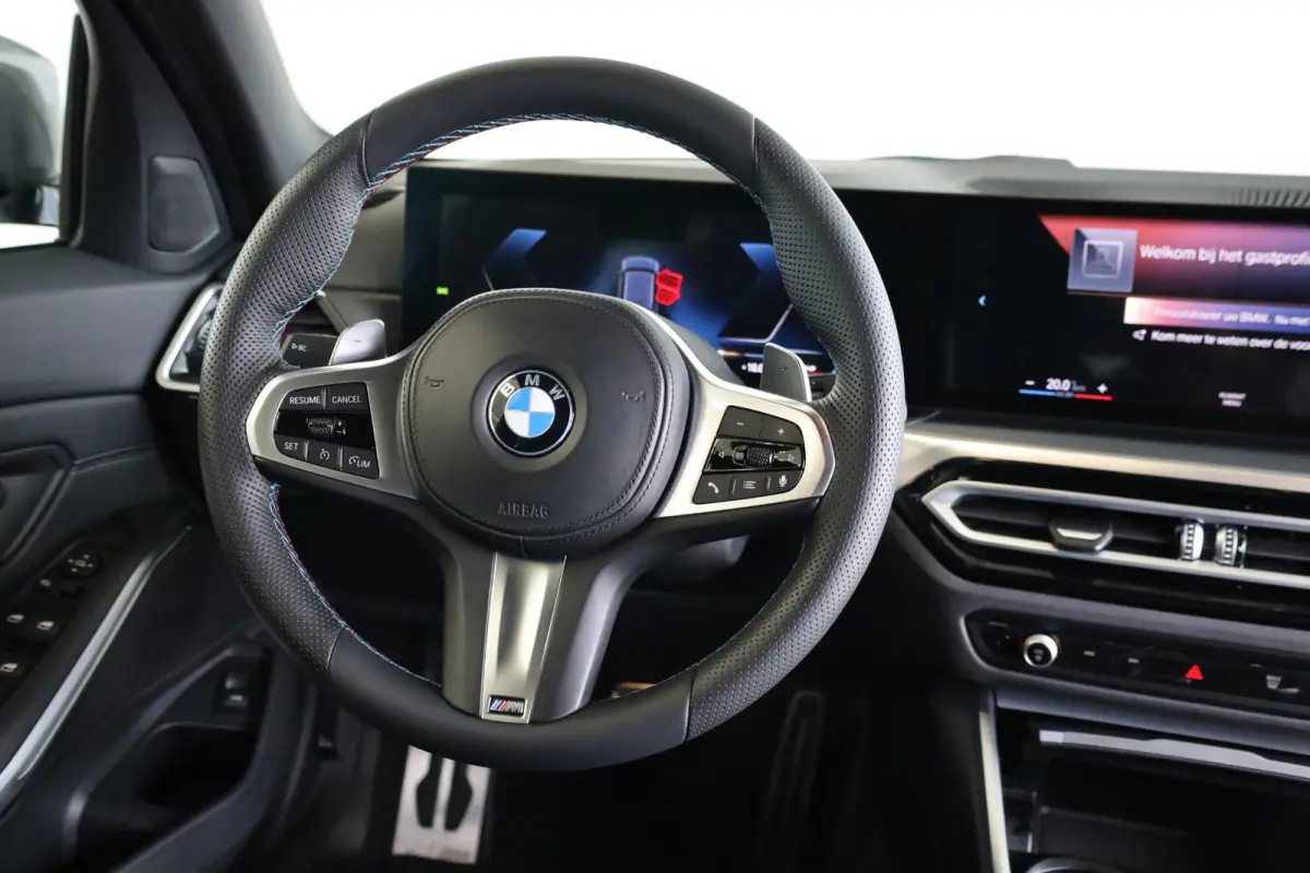320i M Sportpakket | 19 inch | Hi-Fi | Elektrische Trekhaak | Stoelverwarming