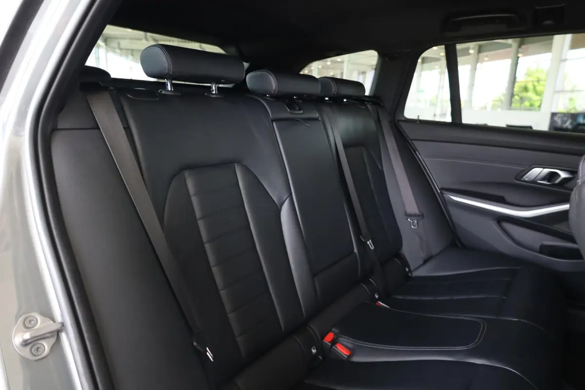 320i M Sportpakket | 19 inch | Hi-Fi | Elektrische Trekhaak | Stoelverwarming