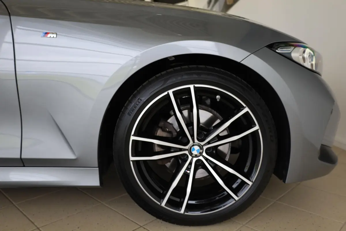 320i M Sportpakket | 19 inch | Hi-Fi | Elektrische Trekhaak | Stoelverwarming