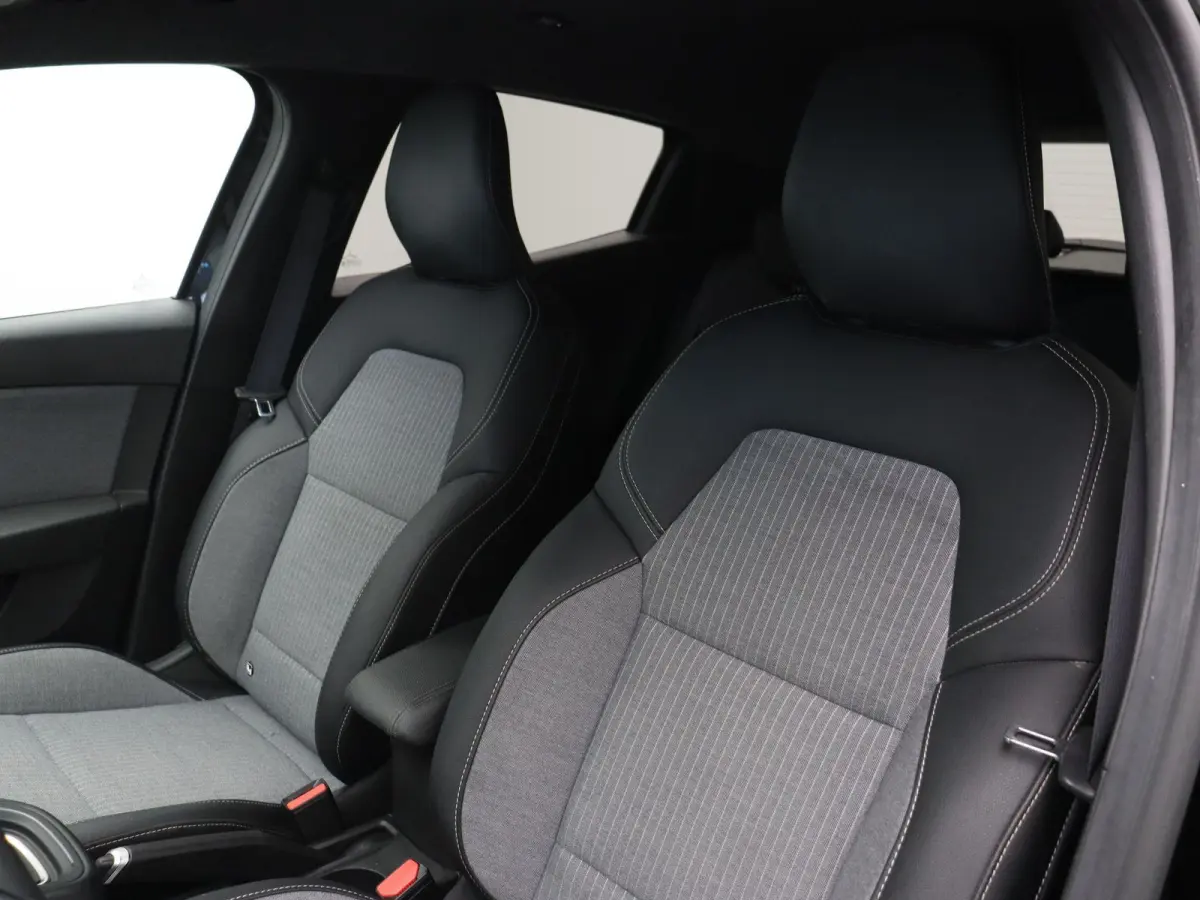 1.6 E-Tech Full Hybrid 145 techno | Navigatie | Cruise Control | Achteruitrij Camera | Climate Control | Apple Carplay & Android Auto |