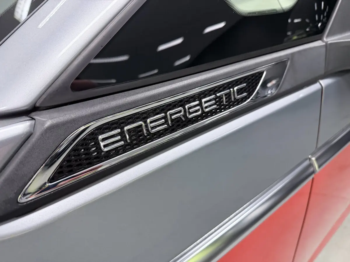 1.4 eHybrid Energetic 7P PANO/NAVI/TREK-HAAK/CAM/ADAPT-CRUISE/DAB/CARPLAY///