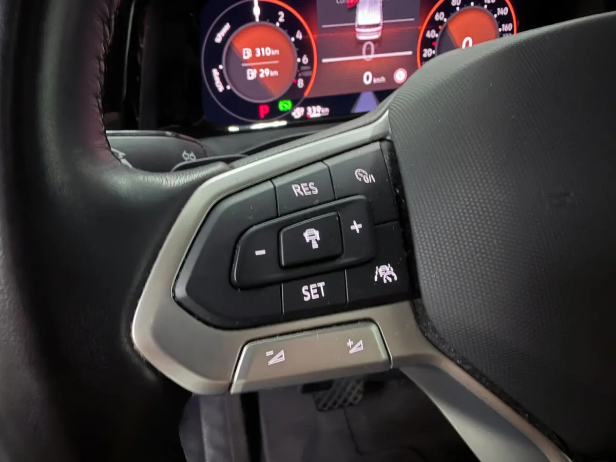 1.4 eHybrid Energetic 7P PANO/NAVI/TREK-HAAK/CAM/ADAPT-CRUISE/DAB/CARPLAY///