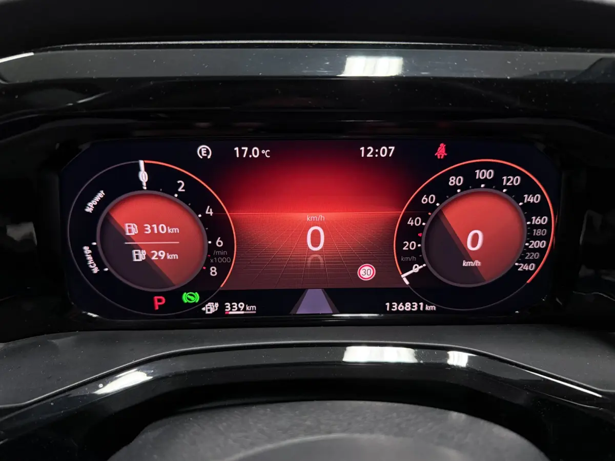 1.4 eHybrid Energetic 7P PANO/NAVI/TREK-HAAK/CAM/ADAPT-CRUISE/DAB/CARPLAY///
