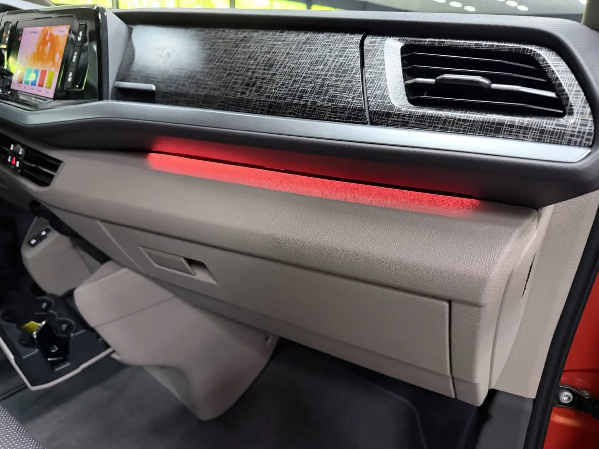 1.4 eHybrid Energetic 7P PANO/NAVI/TREK-HAAK/CAM/ADAPT-CRUISE/DAB/CARPLAY///